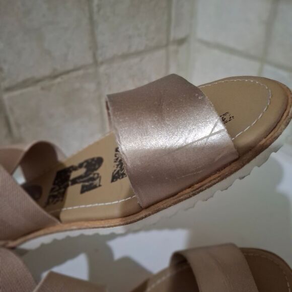 Sorel Strap Flat Golden Sandals Size 7 - Picture 4 of 6